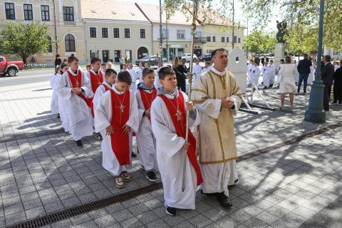 Elsőáldozás 2026