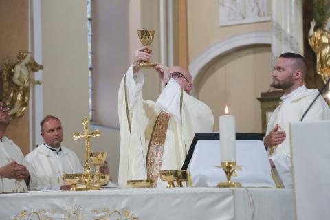 Papszentelés a Szombathelyi Székesegyházban és Újmisék Sárváron